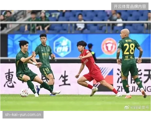 升班马重庆铜梁龙以务实防反战术惊艳半程，稳居积分榜次席成为最大黑马